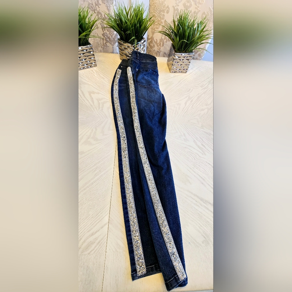 INC STATEMENT MAKER JEANS